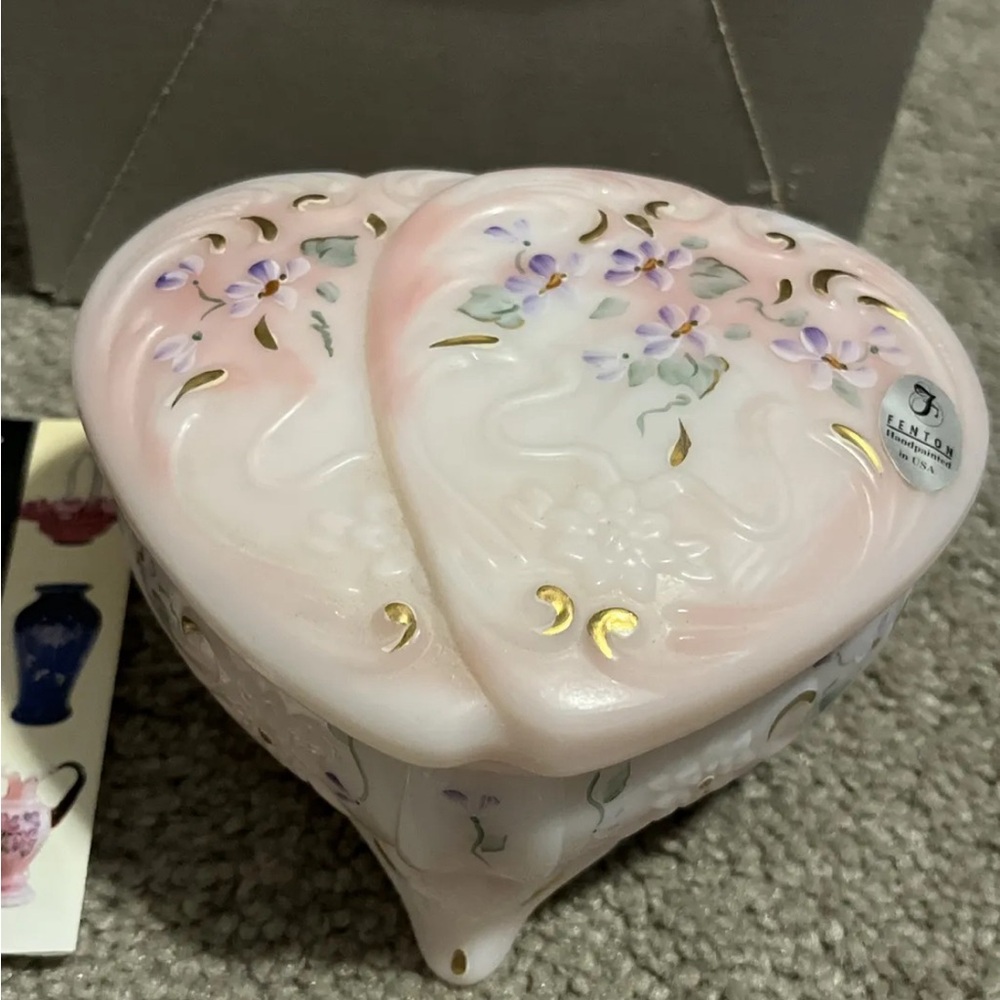 VTG Pink Rosalene Hand Painted Floral Signed FENTON heart music box LIMITED ED
